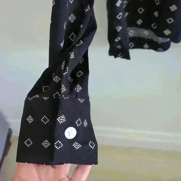 🌴2/$25🌴A.N.A | Women's Black/White Diamond Collard Button Up Long Sleeved Top - Picture 2 of 5